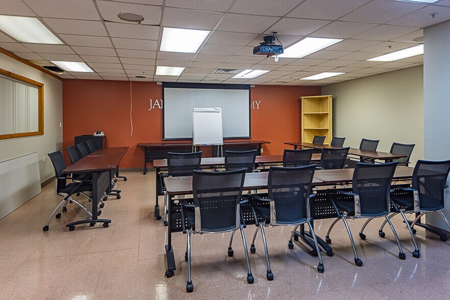 More Photos Of 101 Industrial Dr, Bristol Industrial For Sale