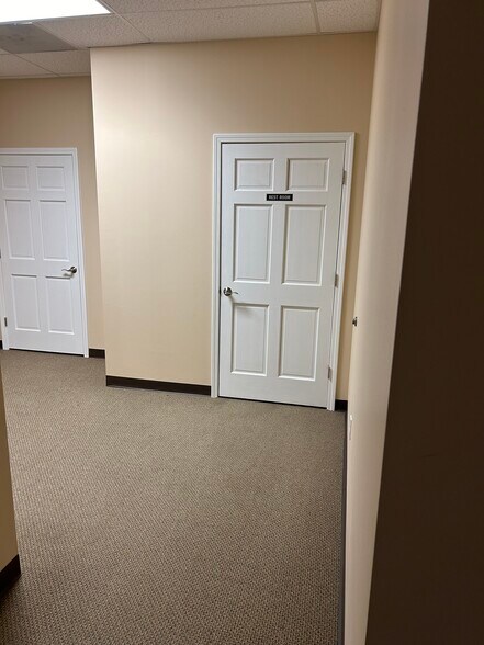 More Photos Of 2100 S Illinois St, Belleville Coworking Space