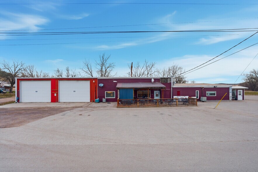 More Photos Of 1401 Laurel St, Whitewood Restaurant For Sale