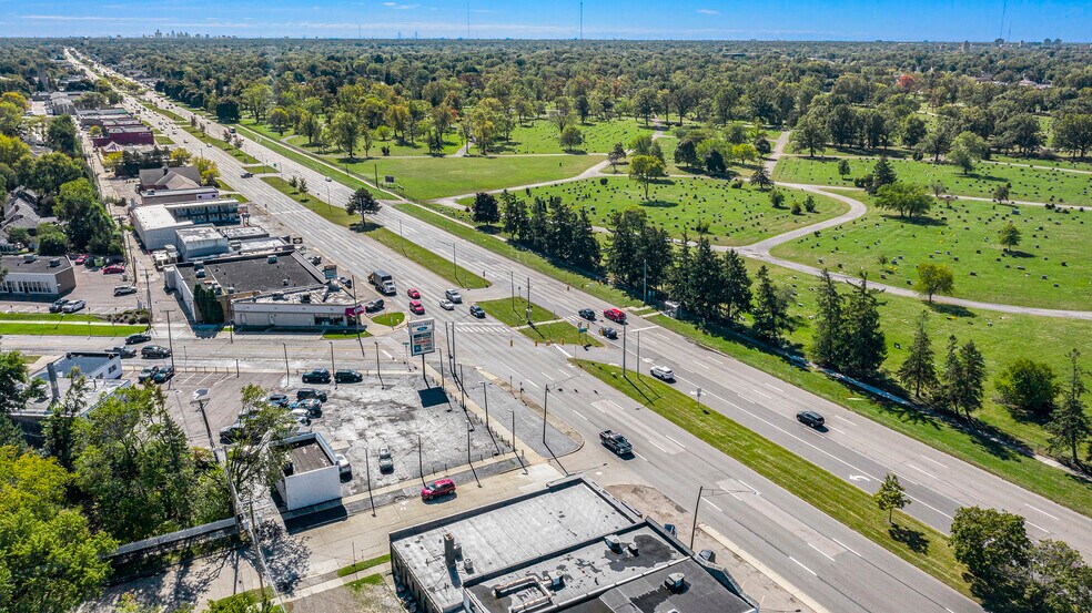 More Photos Of 30100 Woodward Ave, Royal Oak Storefront Retail Office For Lease