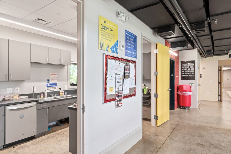 More Photos Of 20577 Ashburn Rd, Ashburn Schools For Lease