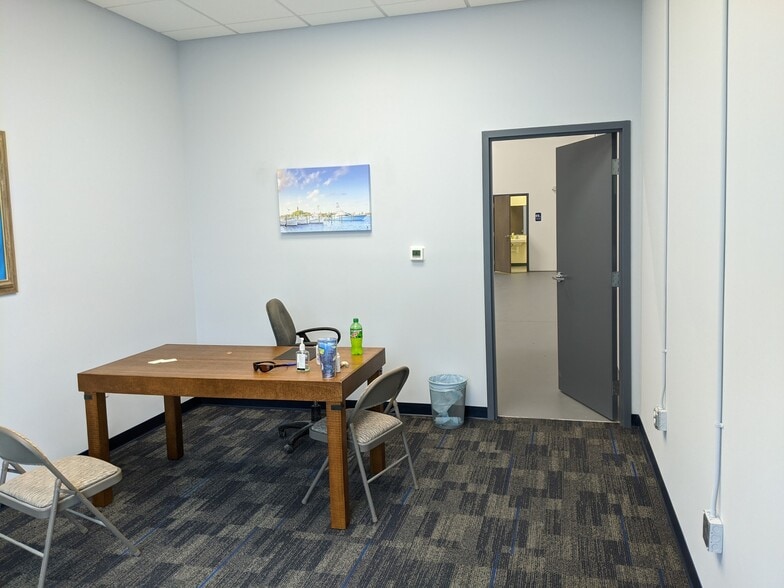 More Photos Of 7814-7816 SW Jack James Dr, Stuart Warehouse For Lease
