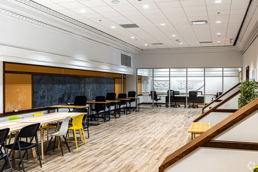 More Photos Of 300 E 39th St, Kansas City Unknown For Lease