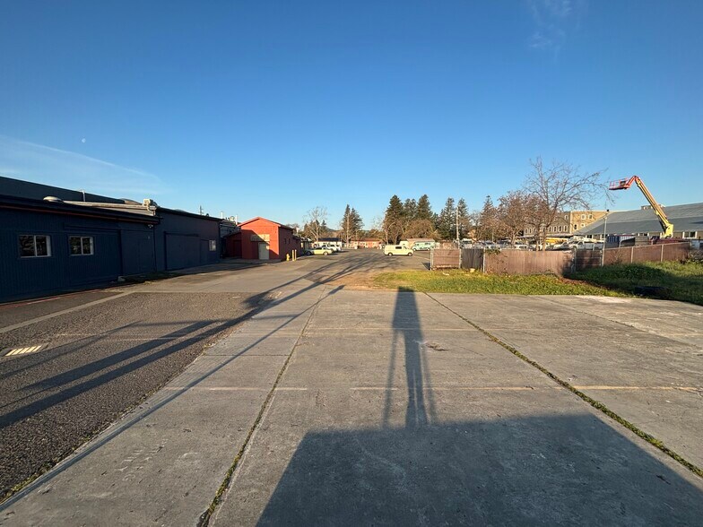 More Photos Of 101 S Coombs St, Napa Warehouse For Lease