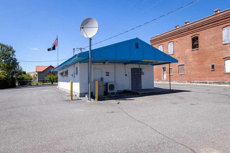 More Photos Of 96 N Main St, Dufur Post Office For Sale