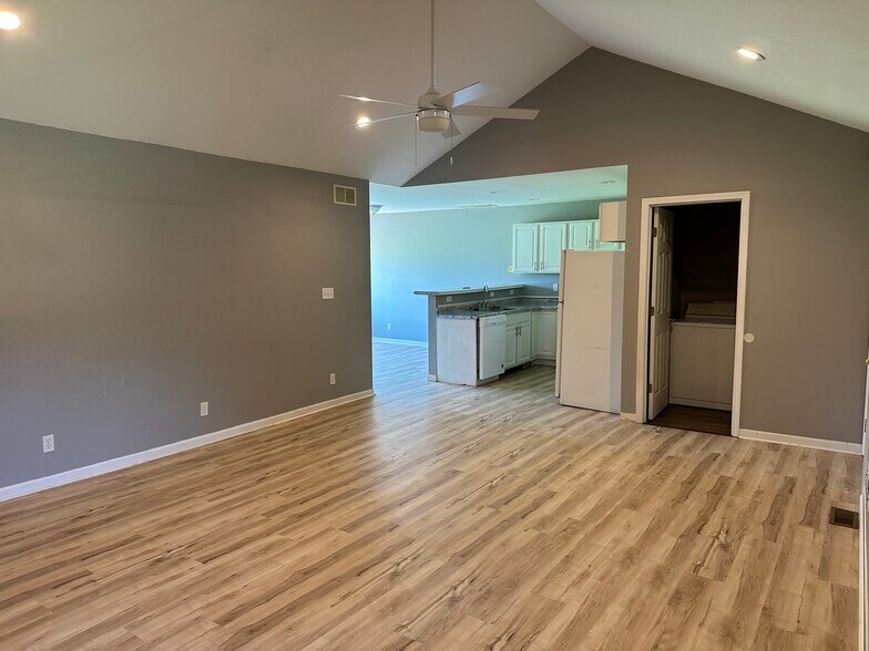 More Photos Of 20 Crown Dr, Camdenton Apartments For Sale