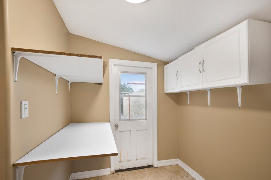 More Photos Of 801 W Whittier Blvd, La Habra Storefront Retail Residential For Sale