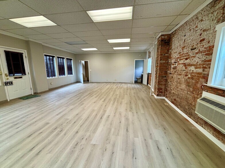 More Photos Of 213 N Ohio Ave, Sidney Office For Lease