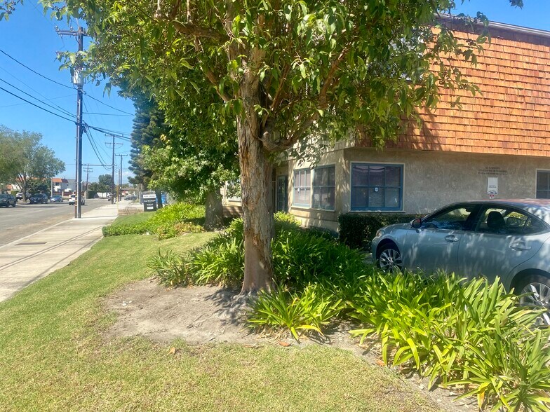 More Photos Of 3004 Deodar Ave, Costa Mesa Office For Lease