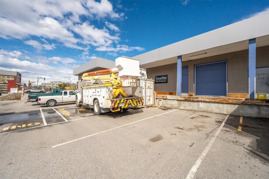 More Photos Of 1840 Government St, Penticton Service For Lease