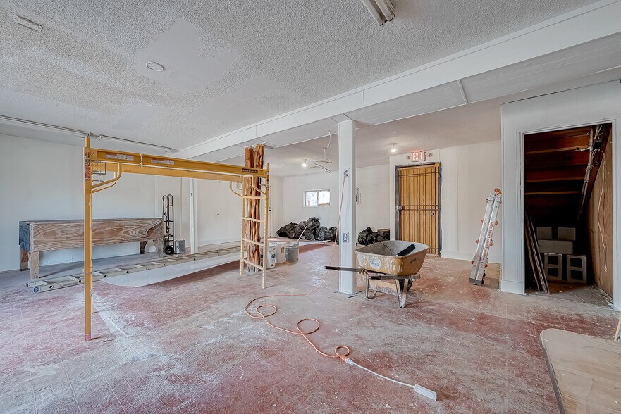 More Photos Of 4310 N Main St, Liberty Convenience Store For Sale