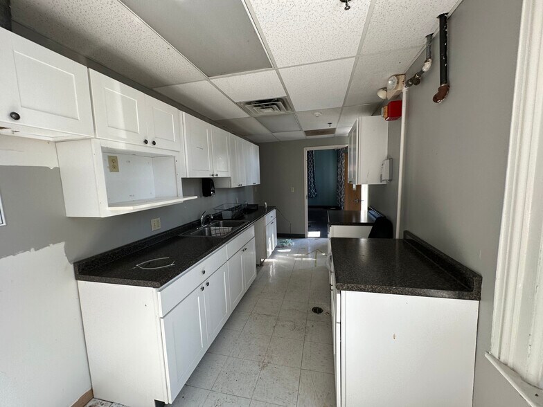 More Photos Of 314 Park St, Fulton Office For Sale