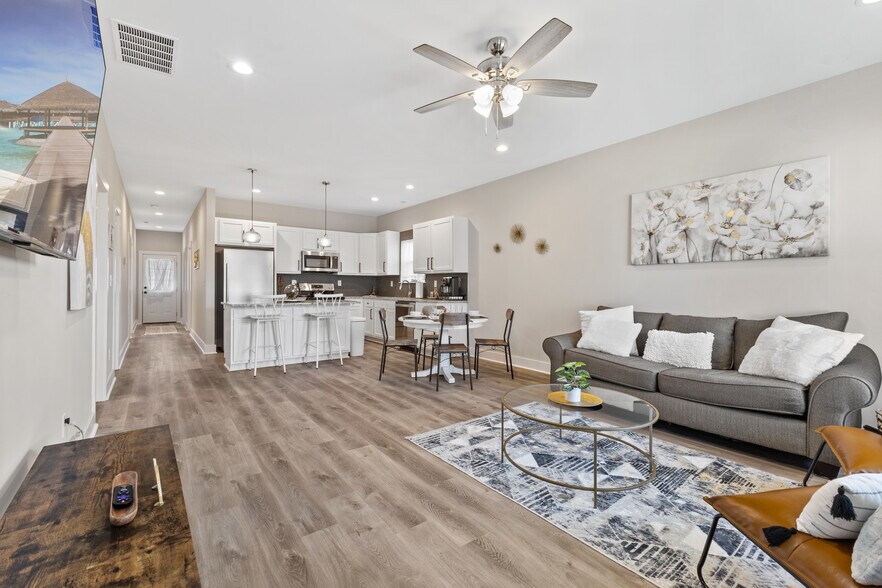 More Photos Of 726 Veronica Pl, Jeffersonville Hospitality For Sale