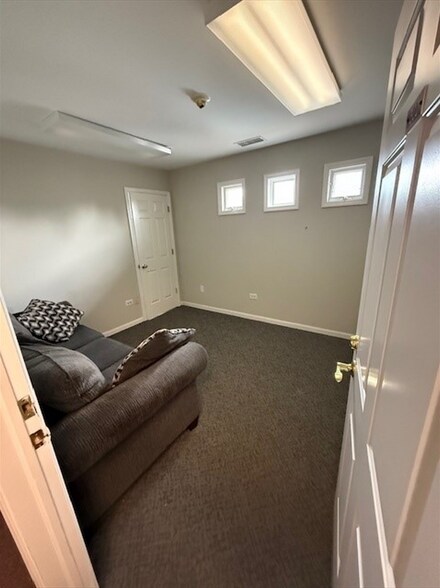 More Photos Of 219 W 55th St, Clarendon Hills Office For Lease