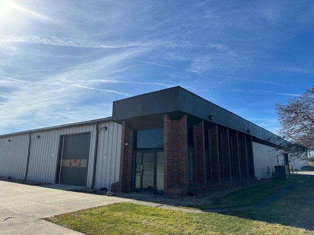 Primary Photo Of 13913 W Parkway Rd, Cleveland Warehouse For Lease