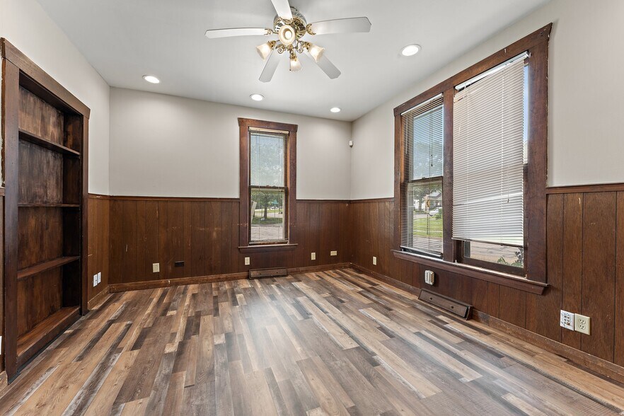 More Photos Of 755 Chicago St, Valparaiso General Retail For Sale