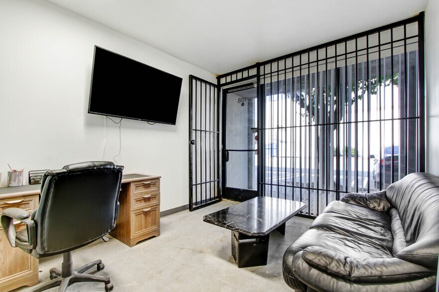 More Photos Of 21352 Nordhoff St, Chatsworth Light Manufacturing For Sale