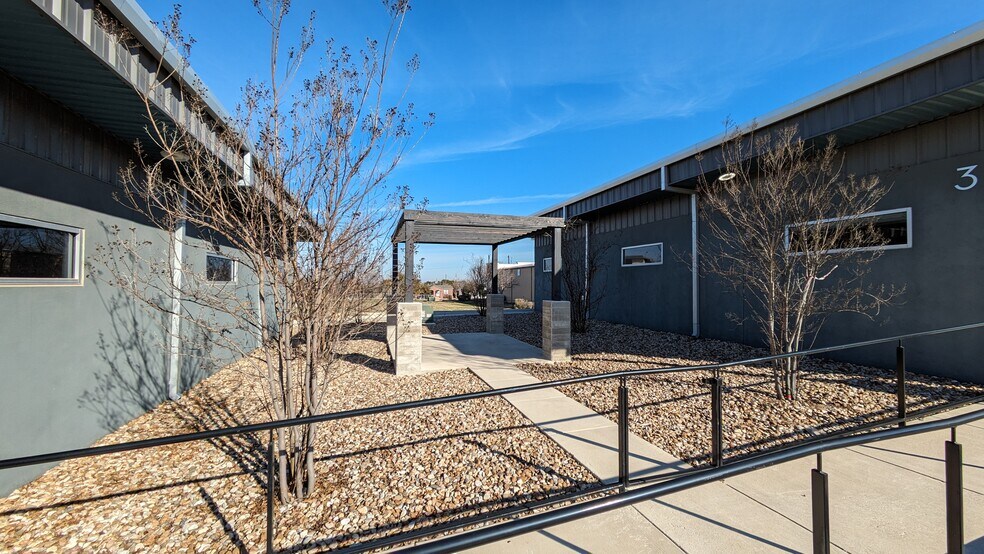 More Photos Of 706 Leander Dr, Leander Unknown For Lease