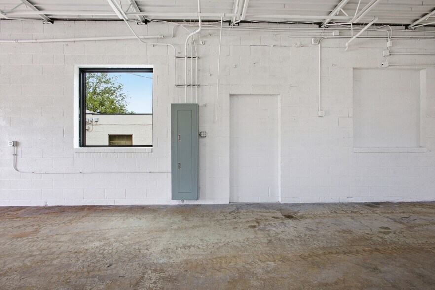 More Photos Of 5629 Raytown Rd, Raytown Industrial For Sale