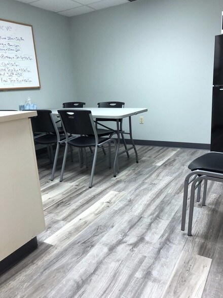 More Photos Of 305 Vine St, New Lenox Medical For Lease