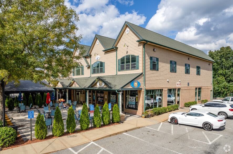 More Photos Of 55 Douglas Pike, Smithfield Bar For Lease