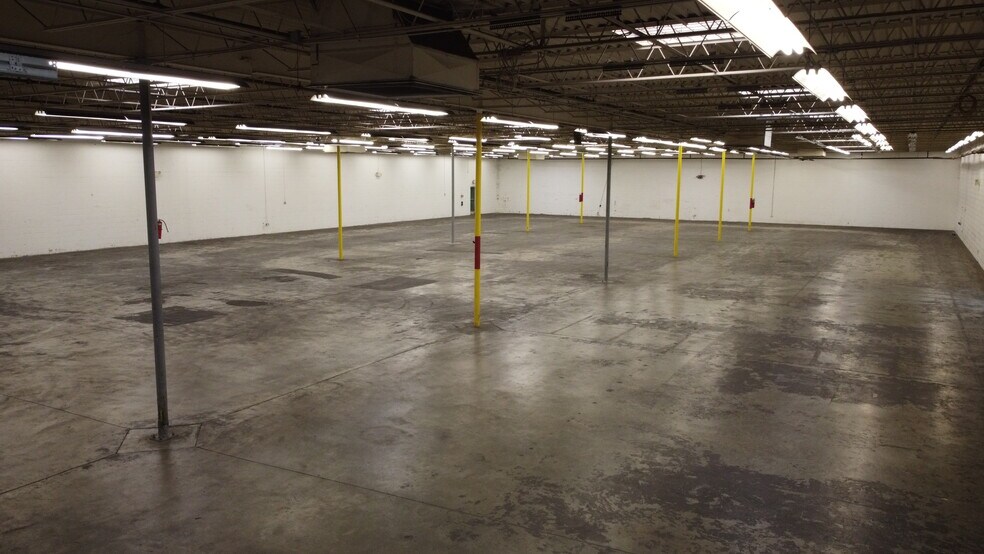 More Photos Of 2615 Elmhurst Ln, Portsmouth Warehouse For Lease