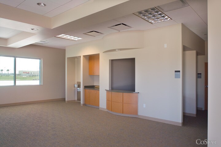 More Photos Of 10905 Memorial Hermann Dr, Pearland Medical For Lease