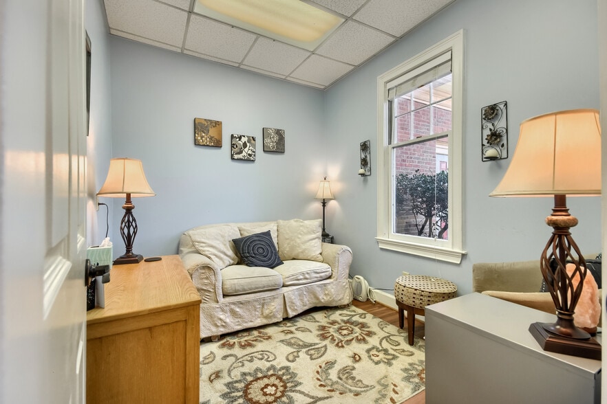 More Photos Of 130 Vann St, Marietta Office For Sale