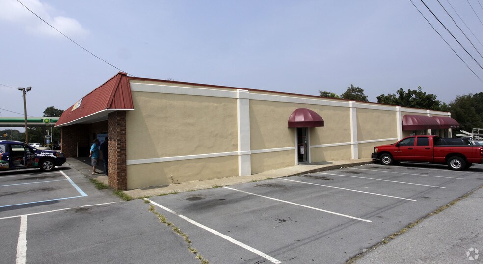 Primary Photo Of 1003 E Jackson Blvd, Jonesborough General Retail For Sale