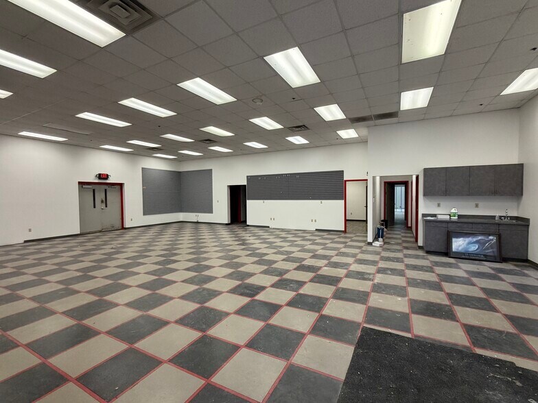 More Photos Of 6600 Frito Lay Dr, Evansville Warehouse For Lease