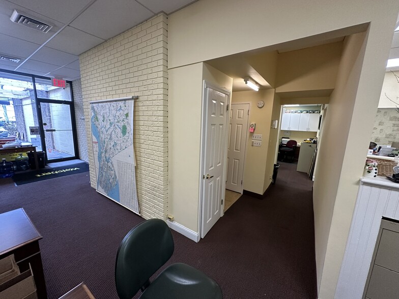 More Photos Of 2090 Boston Post Rd, Larchmont Office For Lease