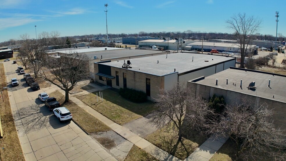 More Photos Of 32537 Parklane Ave, Garden City Manufacturing For Lease