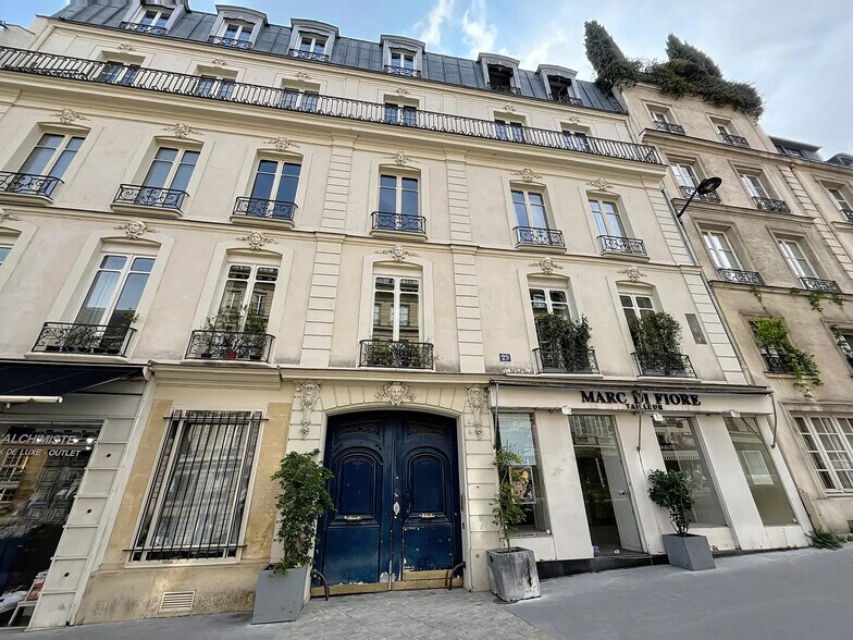 Primary Photo Of 29 Rue De Tournon, Paris General Retail For Sale
