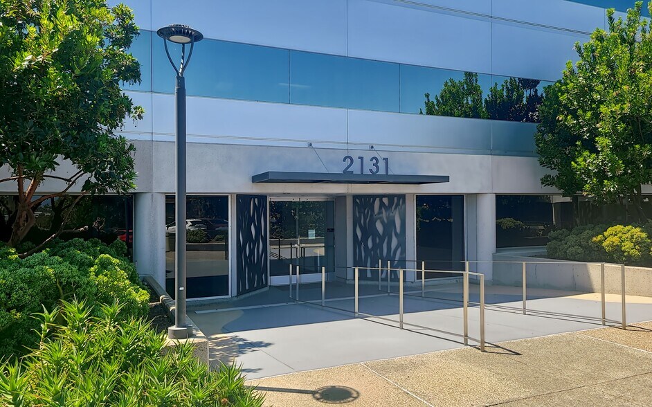 More Photos Of 2131 Palomar Airport Rd, Carlsbad Coworking Space