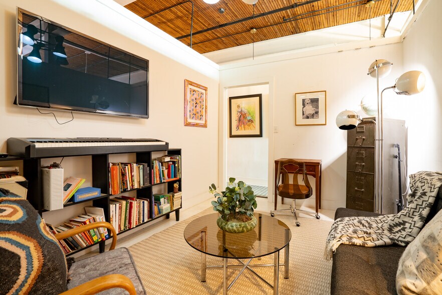 More Photos Of 585 Wells St SW, Atlanta Manufacturing For Sale