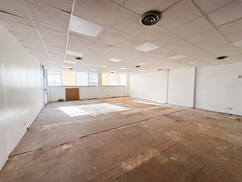 More Photos Of 65-35 Queens Blvd, Woodside Office For Lease