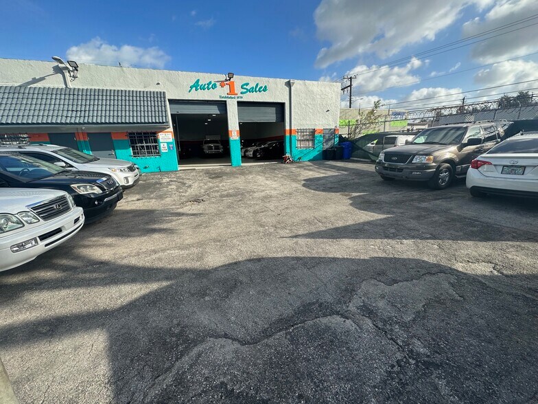 More Photos Of 5819 Rodman St, Hollywood Warehouse For Lease