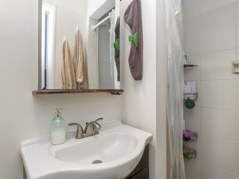 More Photos Of 331 Allen Ave, Glendale Multifamily For Sale