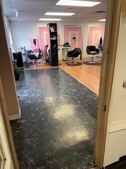 More Photos Of 1906 Parental Home Rd, Jacksonville Storefront For Sale