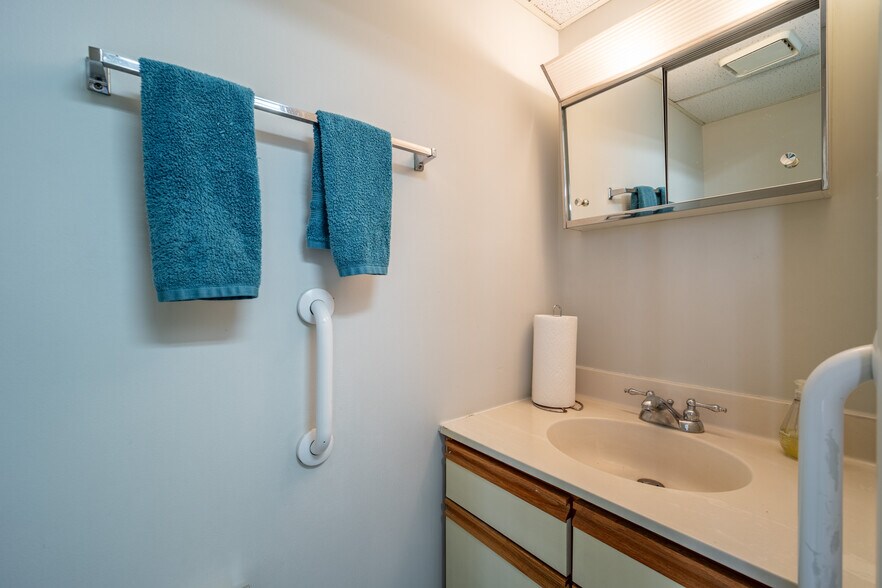 More Photos Of 7904 Coastal Hwy, Ocean City Office For Sale