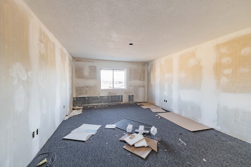 More Photos Of 31525 W 12 Mile Rd, Farmington Hills Hospital For Sale