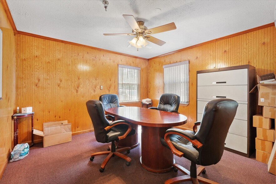 More Photos Of 1103 Thomas Ave, Leesburg Warehouse For Lease