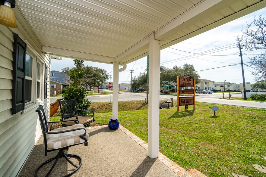 More Photos Of 1113 Lennoxville Rd, Beaufort Loft Creative Space For Sale
