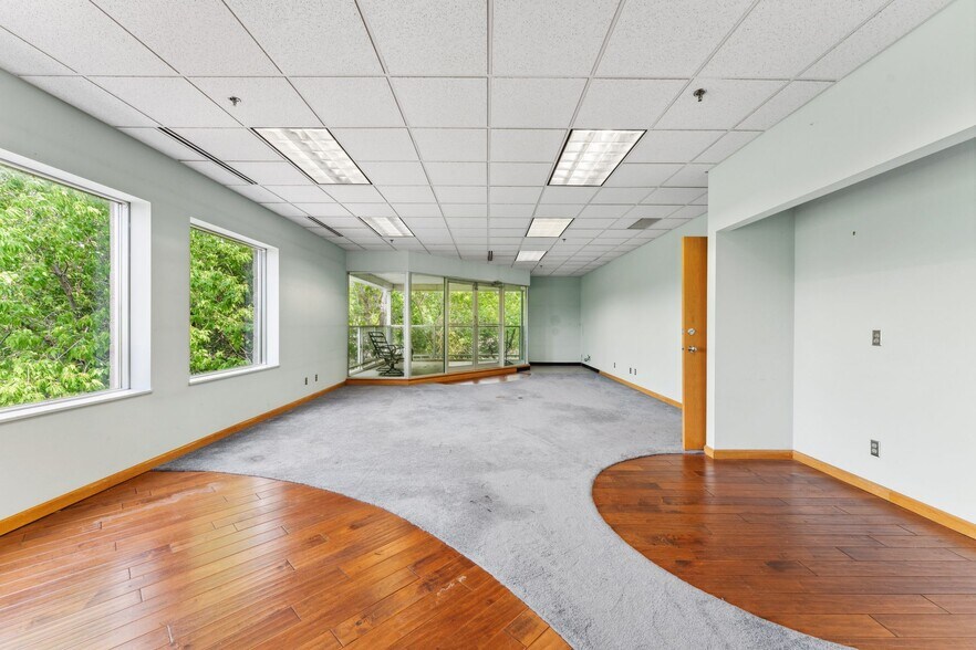 More Photos Of 4388 Shoreline Dr, Spring Park Storefront Retail Office For Sale