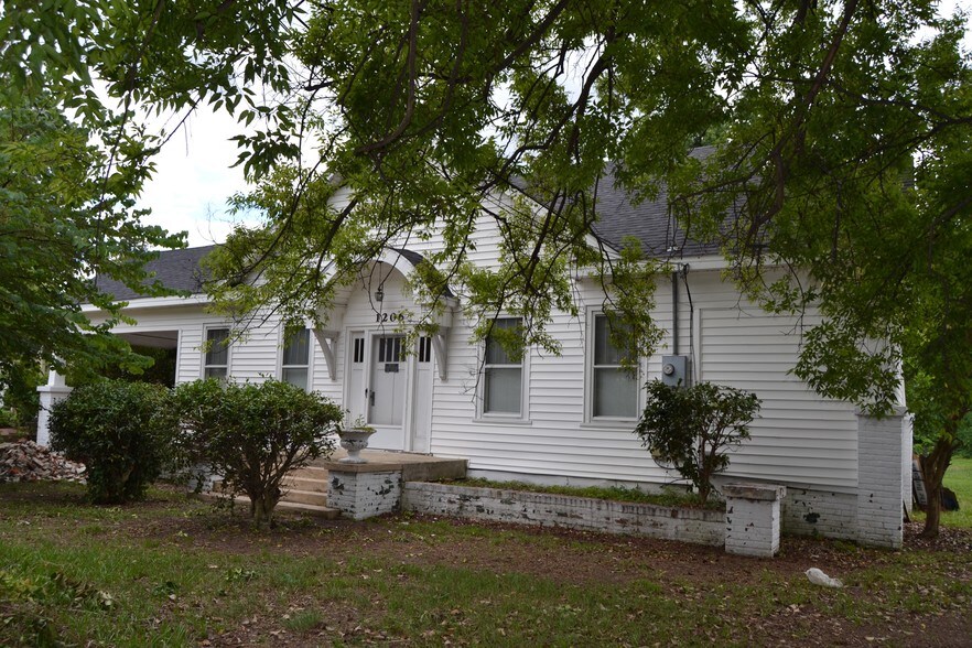 More Photos Of 1206 E Ash St, Goldsboro Loft Creative Space For Lease
