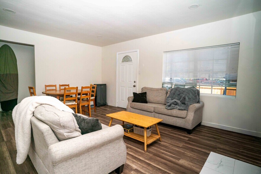 More Photos Of 1951 Hornblend St, San Diego Apartments For Sale