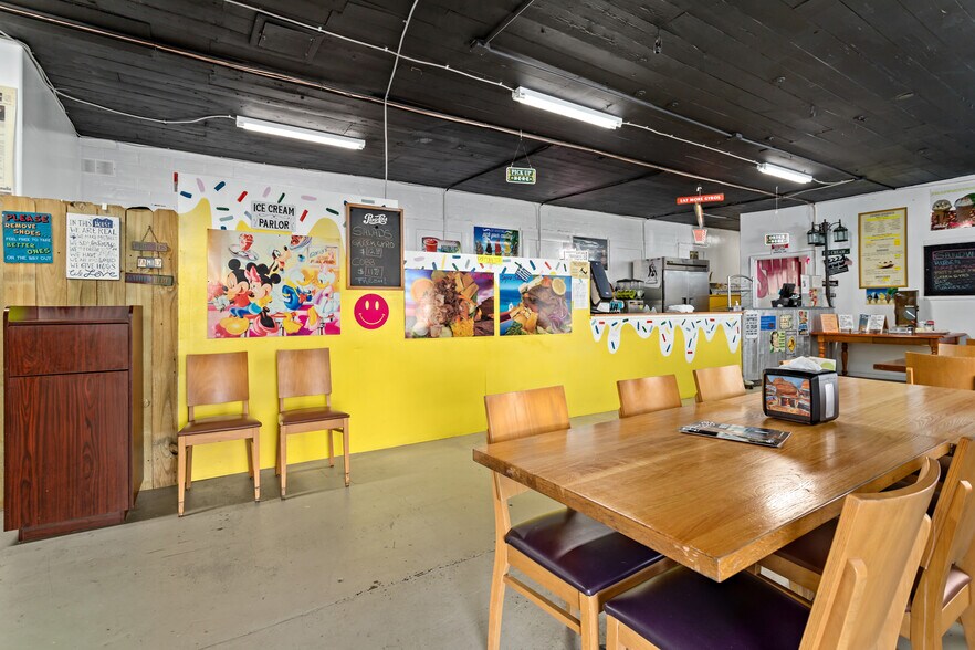 More Photos Of 201 E Bluff St, Woodville Restaurant For Sale