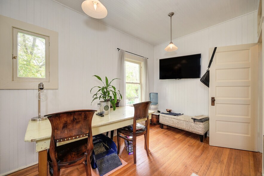 More Photos Of 1250 B St, Walnut Grove Showroom For Sale