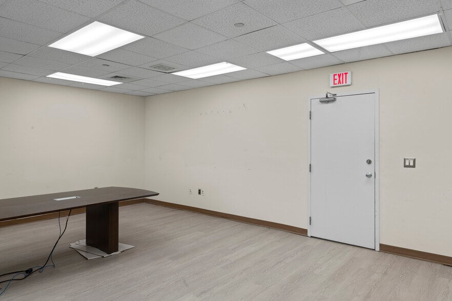 More Photos Of 14325 Willard Rd, Chantilly Office For Lease