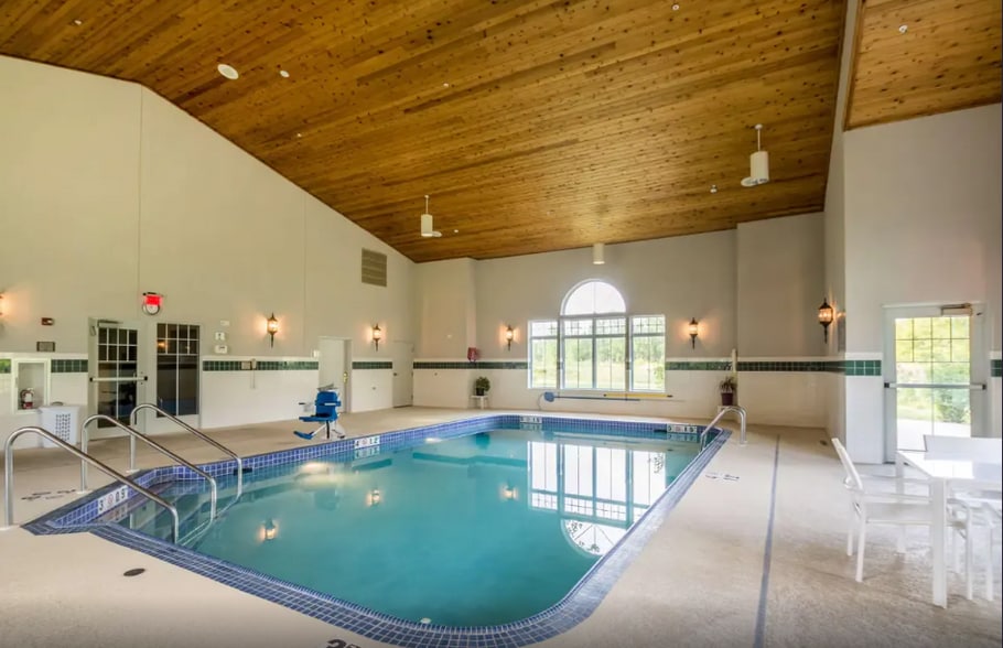 More Photos Of 121 Merwin Way, Fond Du Lac Hotel For Sale